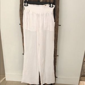 White gauze elastic waist pants! NWT Size small.